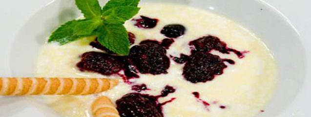 Sopa de chocolate blanco con frambuesas
